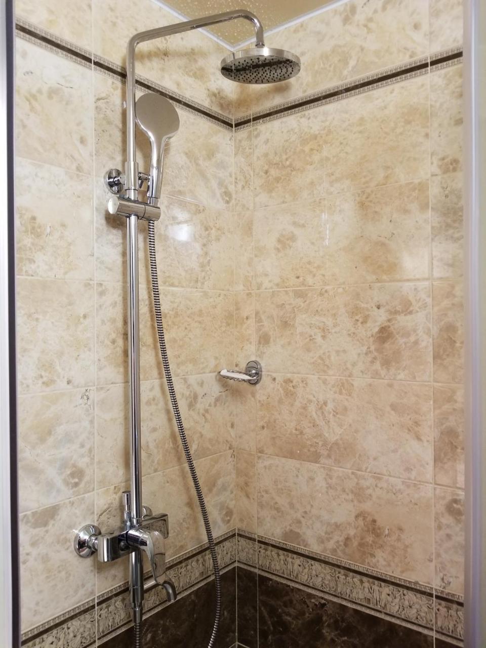 2Х Комнатная С Ремонтом В Центре.Renovated, Center Apartman Khmelʼnytsʼkyy Kültér fotó